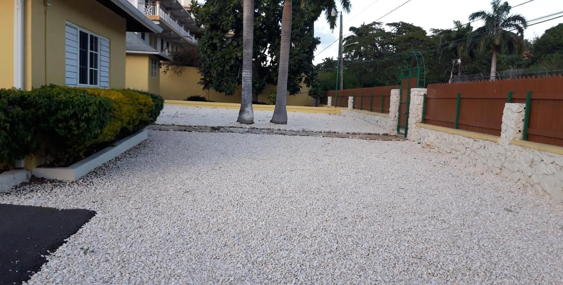 1 Bdr Apt #3 At Ramparts Near Sangster Airport Montego Bay Apartament